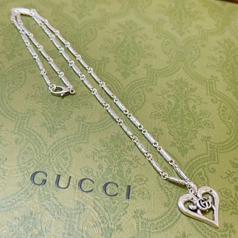 G*u*i necklaces